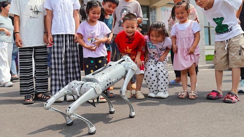 别放过机器狗,但要在巨人阴影下进攻